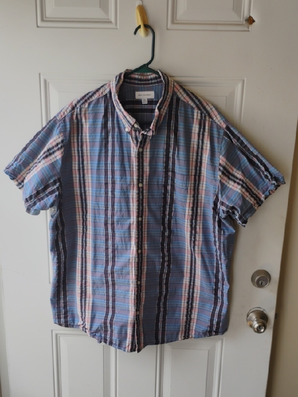 Men's Short-Sleeve Plaid Button-Down Shirt - Blue & Pink